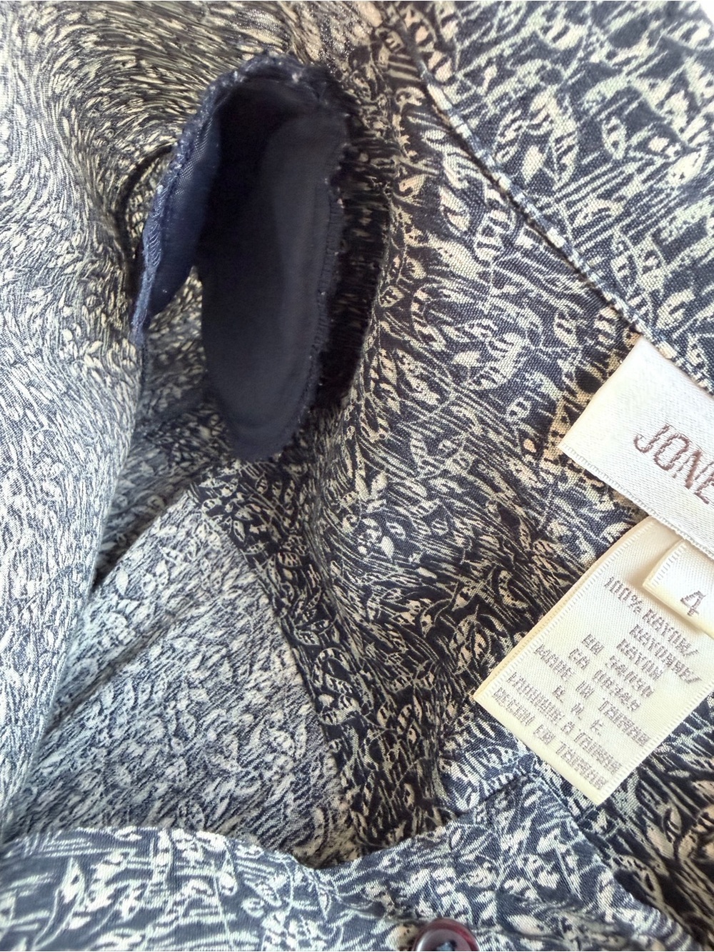 Vintage Jones New York Rayon Blouse Size 4 Black Green Cream Abstract Print 90s - Picture 7 of 8